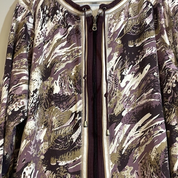 CJ Banks 2X - light weight zipper front long sleeve top, Patterned in mauves - Picture 6 of 7